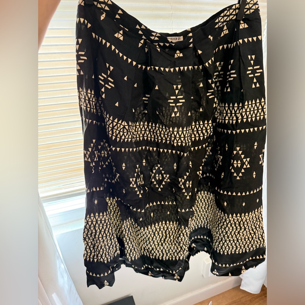 Vintage Forever 21 tribal print skirt with pockets!